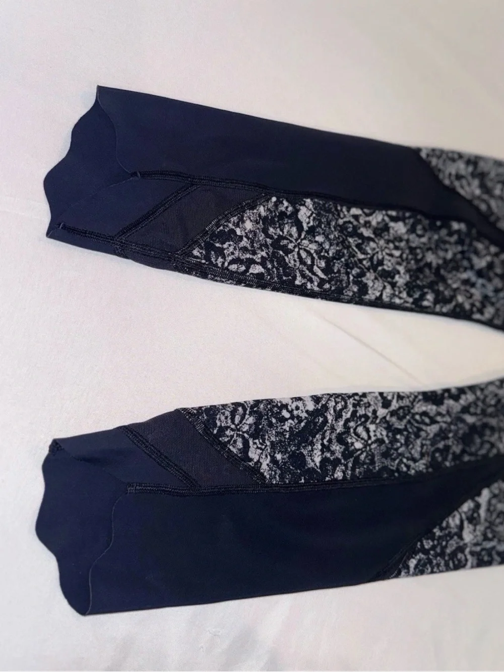 lululemon athletica Women Black & White Floral-Print High-Rise Leggings Size 6/S